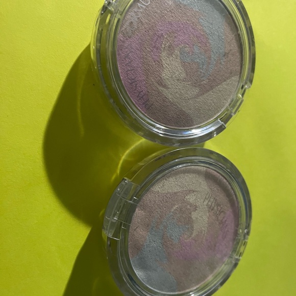 2 Physicians formula Mineral Wear Talc free core tingpowder naturally beige